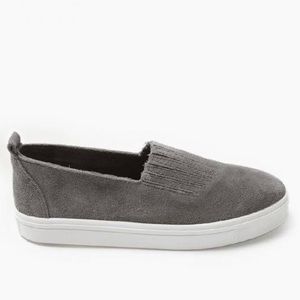 Minnetonka Gabi Slip On Shoe Women 8.5 Grey Suede